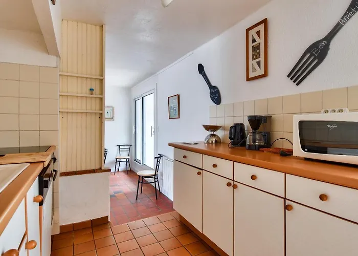 Instants De Détente Et De Partage Aux Sables D'or